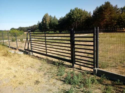 ploty-ogrodzenia-panelowe-betonowe-metalowe-z-siatki-systemowe-srutowane-gabionowe-lupane (211)