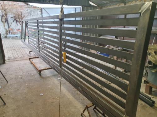ploty-ogrodzenia-panelowe-betonowe-metalowe-z-siatki-systemowe-srutowane-gabionowe-lupane (235)