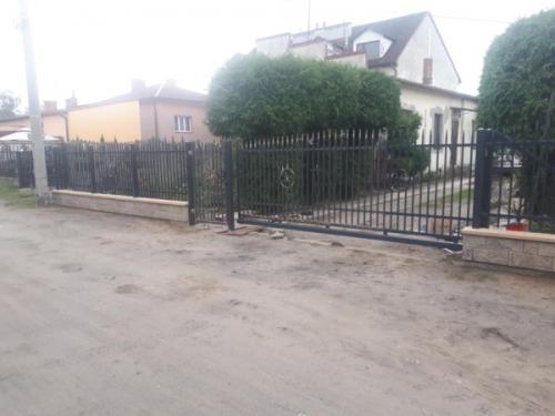 ploty-ogrodzenia-panelowe-betonowe-metalowe-z-siatki-systemowe-srutowane-gabionowe-lupane (450)