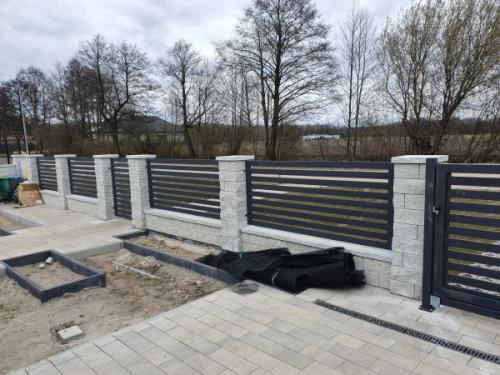 ploty-ogrodzenia-panelowe-betonowe-metalowe-z-siatki-systemowe-srutowane-gabionowe-lupane (507)
