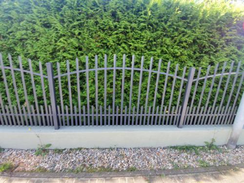 ploty-ogrodzenia-panelowe-betonowe-metalowe-z-siatki-systemowe-srutowane-gabionowe-lupane (537)