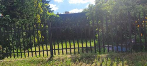 ploty-ogrodzenia-panelowe-betonowe-metalowe-z-siatki-systemowe-srutowane-gabionowe-lupane (555)