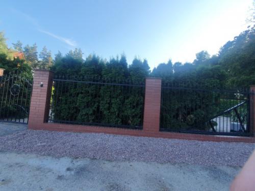 ploty-ogrodzenia-panelowe-betonowe-metalowe-z-siatki-systemowe-srutowane-gabionowe-lupane (640)