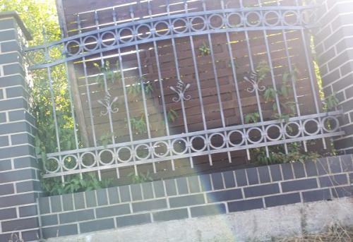 ploty-ogrodzenia-panelowe-betonowe-metalowe-z-siatki-systemowe-srutowane-gabionowe-lupane (711)